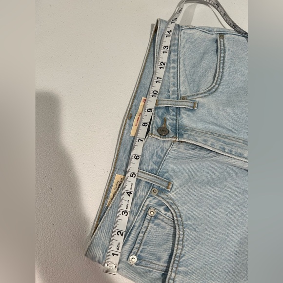 Levi’s premium  MOM JEANS   light blue size 28 - Picture 4 of 6